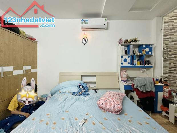 HƠN 7 TỶ NHÀ PHÚ NHUẬN - 10M XE HƠI ĐỖ - HẺM THÔNG LÊ VĂN SỸ - 48M2 4 TẦNG 4PN ĐẸP CHUẨN - 5