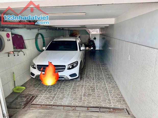 Cho thuê nhà mặt tiền 1 hầm 4 tầng lầu, ngay công viên Cao Đức Lân, nhà đẹp, đường thông