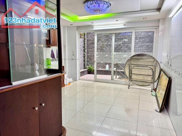 Cho thuê nhà mặt tiền 1 hầm 4 tầng lầu, ngay công viên Cao Đức Lân, nhà đẹp, đường thông - 1