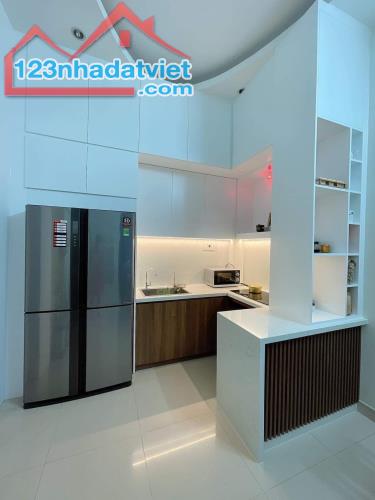 HƠN 8 TỶ NHÀ PHÚ NHUẬN - XE HƠI ĐỖ CỬA - SÁT MẶT TIỀN - 48M2 3 TẦNG SÂN THƯỢNG RẤT ĐẸP - 2