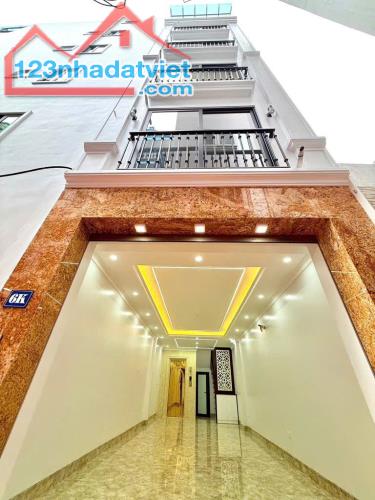 Nhà đẹp phố Cầu Giấy - 6 tầng thang máy - gần ngay Công viên Thủ Lệ