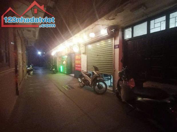 Siêu hiếm- Nhỉnh 1 tỷ ô tô đỗ- Kinh doanh- Ngay sau trường ĐH Kiến Trúc
