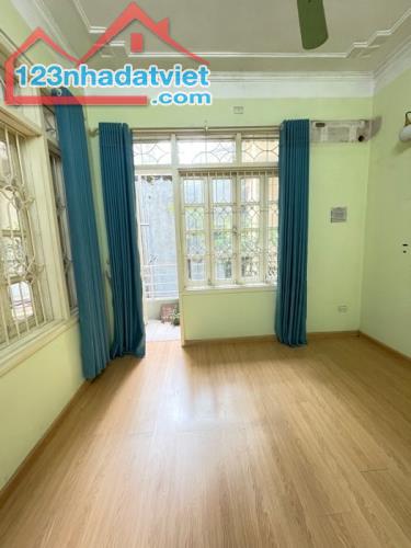 Nhà mặt phố Lê Đại Hành, q Hai Bà Trưng, 43m2 x 3 tầng, mặt tiền 3,9m, vỉa hè 6m, 23 tỷ!