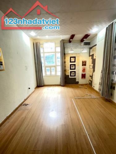 Nhà mặt phố Lê Đại Hành, q Hai Bà Trưng, 43m2 x 3 tầng, mặt tiền 3,9m, vỉa hè 6m, 23 tỷ! - 2