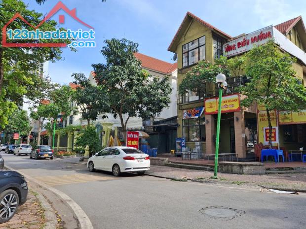 Cần Bán Biệt Thự Tây Nam Linh Đàm 180m2, 4 tầng, Nhỉnh 40 tỷ, phố Bùi Quốc Khái,