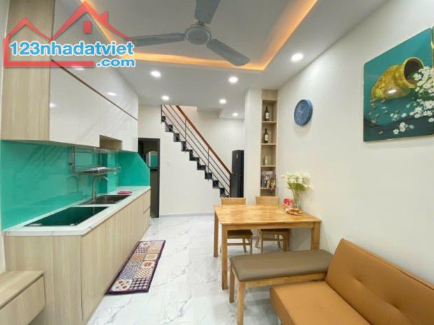 SÁT D2 NGUYỄN GIA TRÍ - ĐH NGOẠI THƯƠNG - NHÀ ĐẸP 2 TẦNG 2PN, FULL NỘI THẤT, CHỈ XÁCH