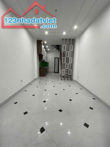 Bán căn nhà xây mới độc lập ngay đồng Mai, Hà Đông. Cách phố chỉ 50m. Căn nhà diện tích 34 - 3