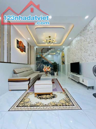 Bán gấp nhà ở đường Cao Văn Lầu, phường 1, quận 6, giá 2 tỷ 300 triệu - 1