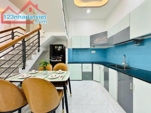 Bán gấp nhà ở đường Cao Văn Lầu, phường 1, quận 6, giá 2 tỷ 300 triệu - 2