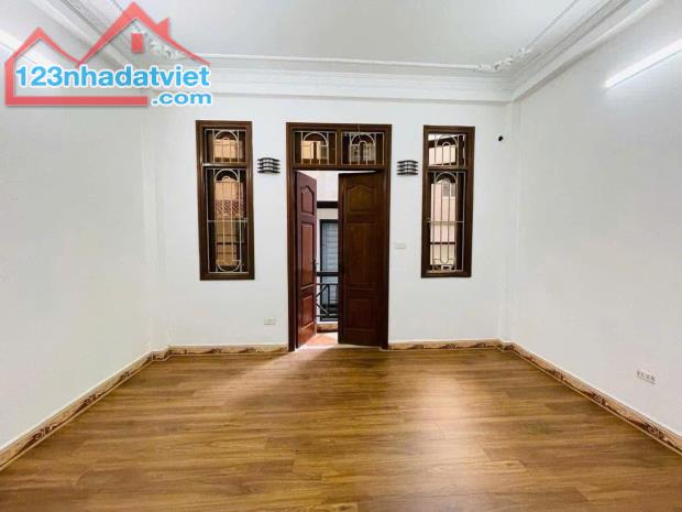 Bán Nhà Phố Vương Thừa Vũ 48m x 5 Tầng - Phân Lô - Cách Phố 10m - Giá 15,2 Tỷ - 1