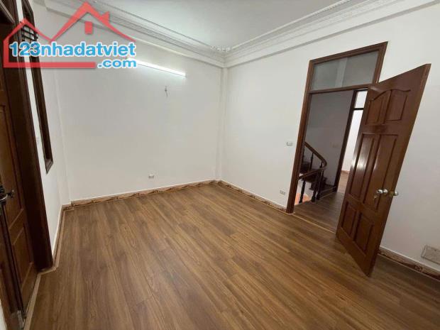 Bán Nhà Phố Vương Thừa Vũ 48m x 5 Tầng - Phân Lô - Cách Phố 10m - Giá 15,2 Tỷ - 4