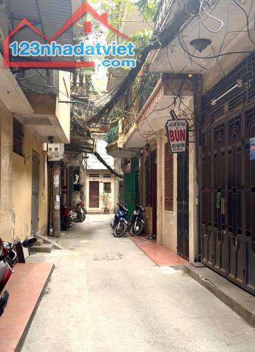 Bán Nhà Xã Đàn 18M x 5T Giá 3,68 Tỷ. Lô góc, 30m ra mặt phố, ngõ nông