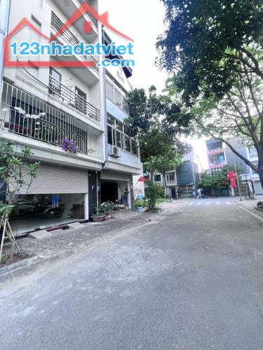 Bán nhà phân lô Giang Biên, 60m2, 4 tầng, 16.15 tỉ