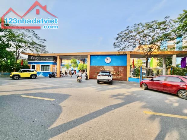 Bán đất Việt Hưng 86m ngõ oto đỗ cửa, gần phố, không quy hoạch giá hơn 8 tỷ