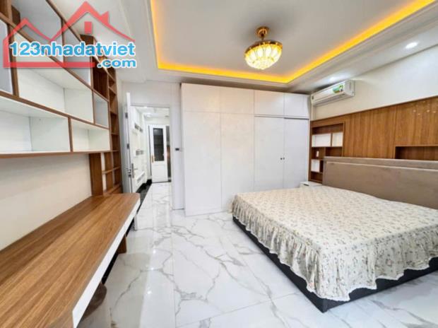 Nhà 6 tầng Hoàng Quốc Việt, ô tô tránh nhau, 50m2, 25,8 tỷ