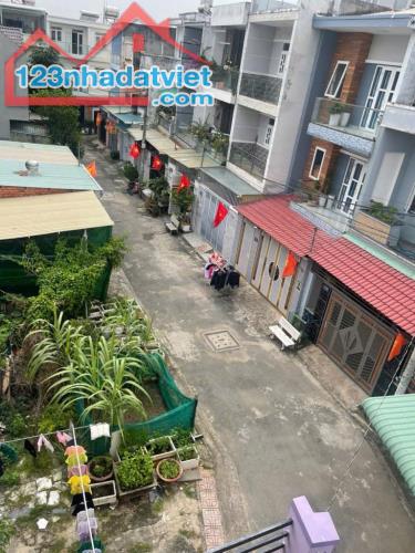 Nhà 3 tầng, hẻm xe hơi đường Gò Cát, P. Phú Hữu Quận 9 giá 4,95 tỷ
