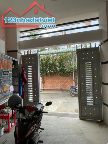 Nhà 3 tầng, hẻm xe hơi đường Gò Cát, P. Phú Hữu Quận 9 giá 4,95 tỷ - 1