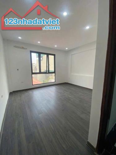 NHÀ MỚI Quan Nhân - NGÕ NÔNG - THANG MÁY DT 32m2 6 tầng MT 4.3m Giá 9.1 tỷ