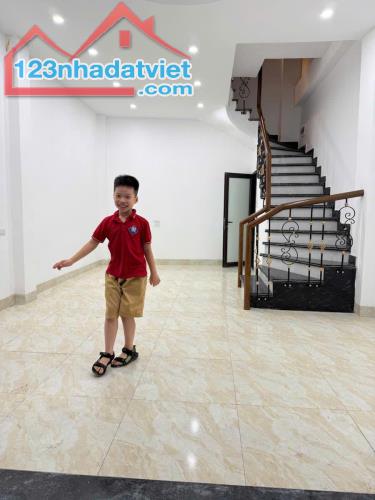 NHÀ MỚI Quan Nhân - NGÕ NÔNG - THANG MÁY DT 32m2 6 tầng MT 4.3m Giá 9.1 tỷ - 4