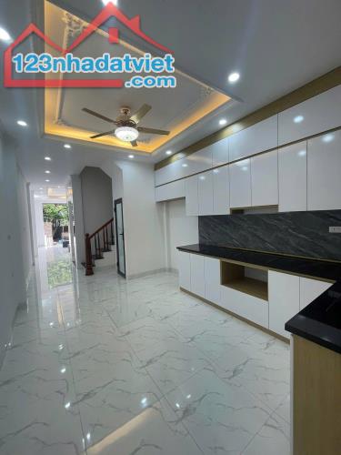 SIÊU HÓT PHỐ NGỌC LÂM- 40 M2-10M RA ĐƯỜNG Ô TÔ TRÁNH, 8 TẦNG, THANG MÁY- 12 Tỷ TL - 4