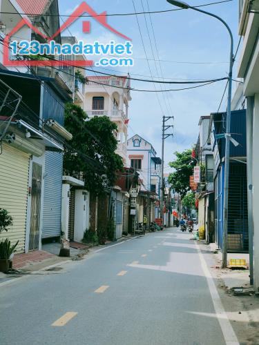 Bán đất Đức Thượng ,diện tích 80m2,mặt tiền 5.6m,trục chính ô tô tránh ,kinh doanh