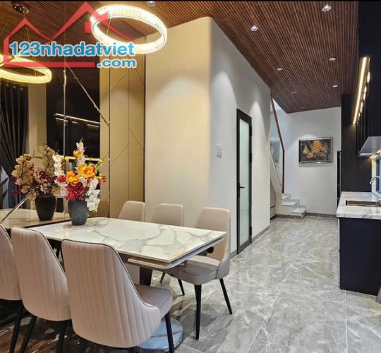 Q7- TIỂU BIỆT THỰ- CÁCH MẶT TIỀN PHẠM HỮU LẦU VÀI BƯỚC CHÂN- DT66m2 Giá Chỉ 6,5 Tỷ LH - 2