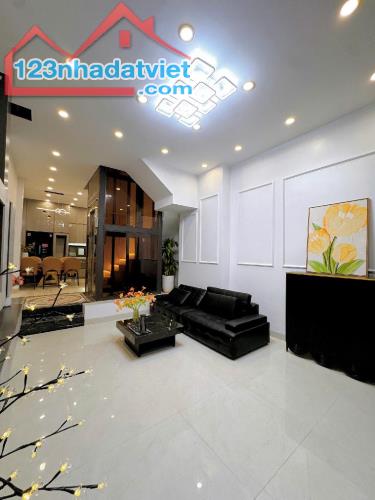 HIẾM! NHÀ KIM GIANG 7 TẦNG THANG MÁY– NGÕ THÔNG RỘNG -DT:40m2 Nhỉnh 7.5 Tỷ - 3