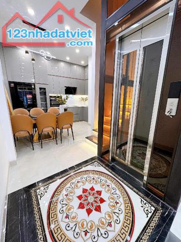 HIẾM! NHÀ KIM GIANG 7 TẦNG THANG MÁY– NGÕ THÔNG RỘNG -DT:40m2 Nhỉnh 7.5 Tỷ - 4