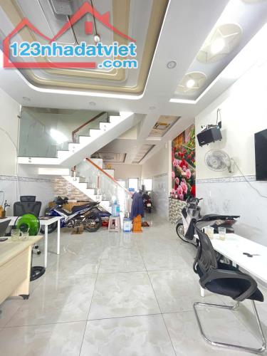 CHỈ 9.9 TỶ - NHÀ 3 TẦNG HẺM XE HƠI PHAN VĂN HỚN Q12 THU 16TR/THÁNG