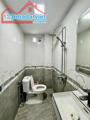 Duy nhất 1 nhà đường Láng Đống Đa lô góc ngõ ba gác thoáng sáng 5T 40m MT 4.5m đủ nội thất - 3