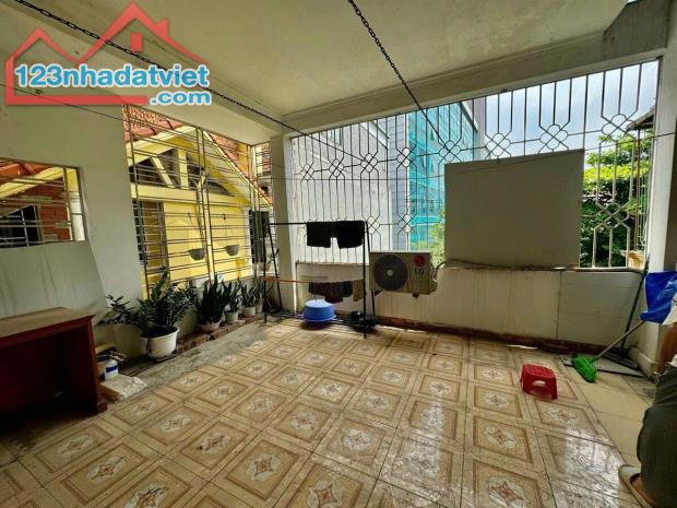 Duy nhất 1 nhà đường Láng Đống Đa lô góc ngõ ba gác thoáng sáng 5T 40m MT 4.5m đủ nội thất - 4