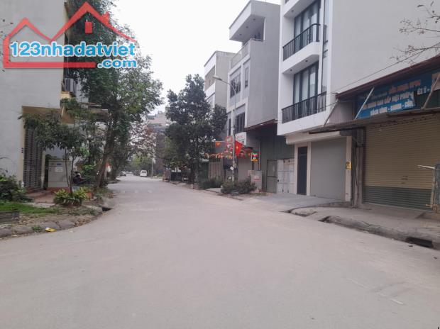 LIỀN KỀ YÊN NGHĨA PHÂN LÔ VỈA HÈ GẦN GA TẦU ĐIỆN NHỈNH 11TỶ - 4