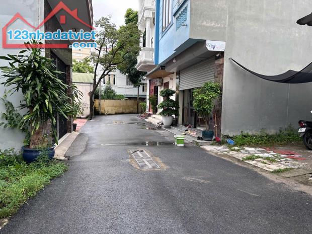 Bán đất ngõ 15 Trần Phú, Liên Bảo giá 2,4 tỷ. LH 0399.566.078