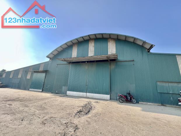 Cần cho thuê kho hàng Yên Viên, DTSD 1000m, container vào tận cửa, giá 50tr/th
