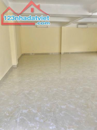 Cho thuê kho kết hợp văn phòng Sài Đồng, 200m, 3 tầng, container đỗ cửa, xuất VAT, 128k/m - 1