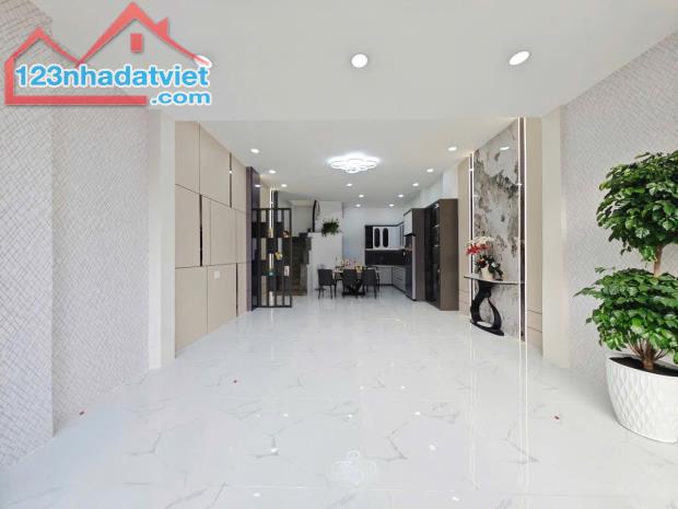 BÁN NHÀ RIÊNG MẶT TIỀN HUỲNH THỊ HAI - 58M2 - 5 TẦNG - 7PN - 7,9 ĐỒNG - QUẬN 12