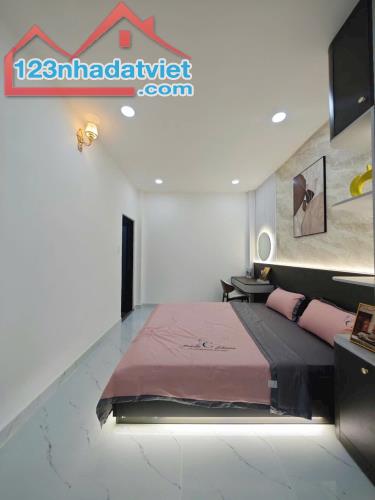 BÁN NHÀ RIÊNG MẶT TIỀN HUỲNH THỊ HAI - 58M2 - 5 TẦNG - 7PN - 7,9 ĐỒNG - QUẬN 12 - 3