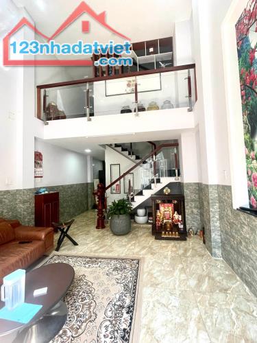 Căn nhà 377/x CMT8 - Quận 10 - 42m2 - Giá 5.65 tỷ