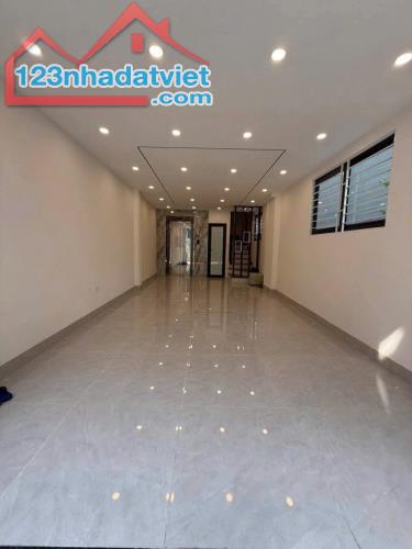 Bán nhà Thạch Bàn - Cạnh công viên. Gara ô tô - Thang Máy - Full nội thất. 41m x 7T - 1