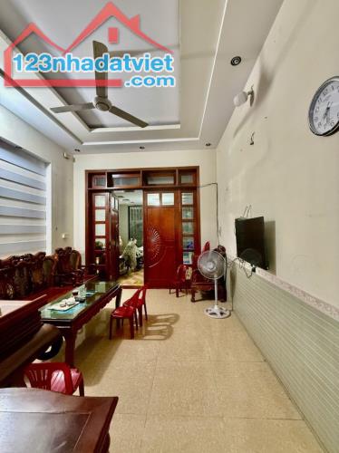 Bán nhà HXT Nguyễn Ảnh Thủ TCH , Q12, 3Tx 64m2 . Giá chỉ  5.7 tỷ (TL)