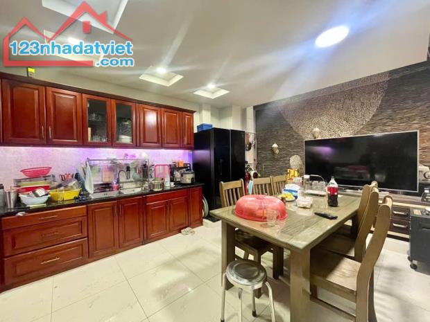 BÁN NHÀ CX LỮ GIA QUẬN 11 ĐƯỜNG 8M .54M.5 TẦNG 5PN.XE NGỦ TRONG NHÀ 15.95 TỶ