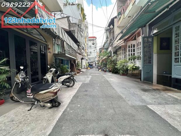 LÊ VĂN SỸ - HẺM TRẢI NHỰA 6M Ô TÔ QUAY ĐẦU -  74M2 ( 4.4x17.5 nở hậu 5m ) - 5 TẦNG - 8