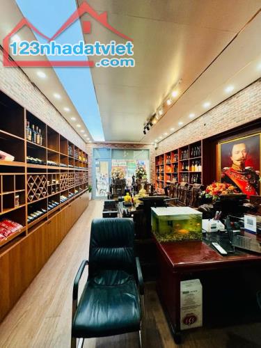 PHÂN LÔ HOÀNG QUỐC VIỆT💥DT 80M2 x 4T💥MT 4.5M💥33 TỶ💥VÌA HÈ💥Ô TÔ VÀO NHÀ💥KINH DOANH - 3