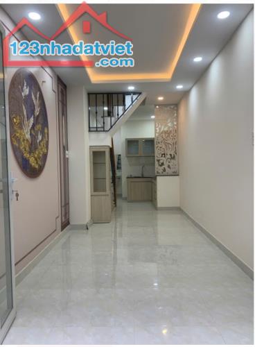 Sở hữu ngay nhà Q1, 2 tầng, sân thượng chỉ với non 4 tỷ. - 1