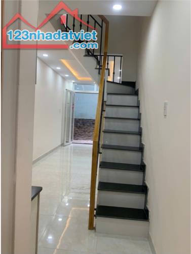 Sở hữu ngay nhà Q1, 2 tầng, sân thượng chỉ với non 4 tỷ. - 2