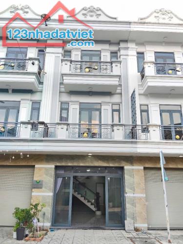 GIA ĐÌNH TÔI CẦN BÁN GẤP CĂN NHÀ PHỐ MẶT TIỀN ĐƯỜNG KINH DOANH MUA BÁN ĐƯỢC