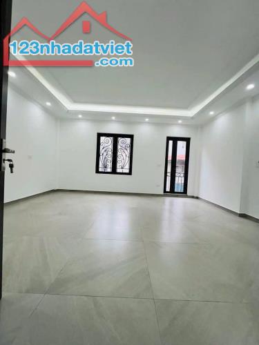 Trần Quốc Hoàn, DT 45M2x8T, MT 5.6M, giá 22.5 tỷ   8 TẦNG BỀ THẾ - Ô TÔ TRÁNH - THÔNG SÀN - 1