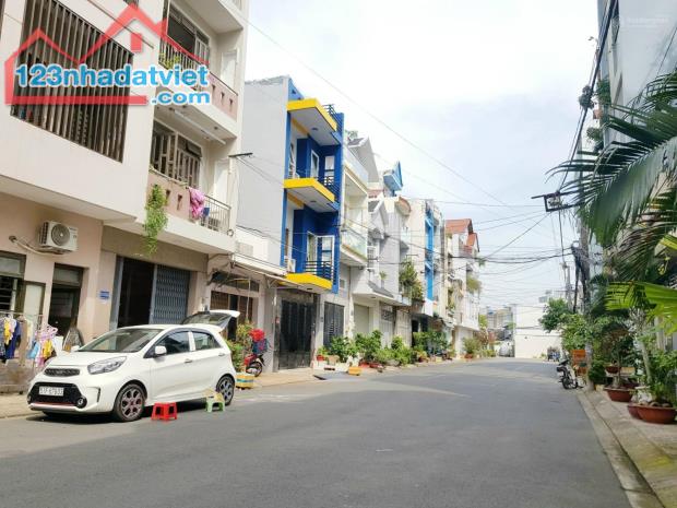 Hẻm 8m thông Nguyễn Quý Anh ,P.Tân Sơn Nhì - DT : 8x11.5m , 1 lầu đúc - Giá : 12 tỷ TL