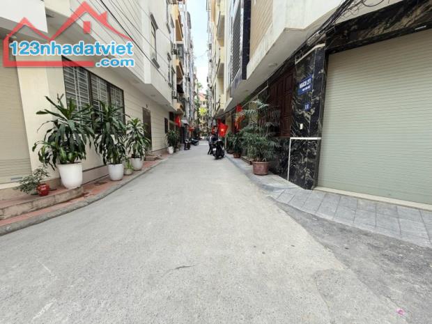 Nhà Phạm Thận Duật, Cầu Giấy. 55mx5; MT 4m; Giá 17.8 tỷ  SIÊU PHẨM - PHÂN LÔ - Ô TÔ TRÁNH