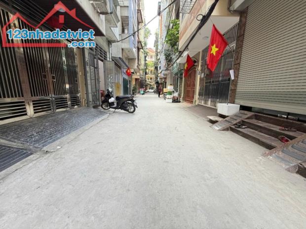 Nhà Phạm Thận Duật, Cầu Giấy. 55mx5; MT 4m; Giá 17.8 tỷ  SIÊU PHẨM - PHÂN LÔ - Ô TÔ TRÁNH - 1
